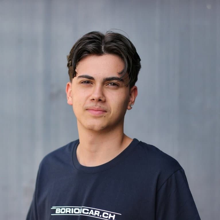 Alex Sousa Ribeiro, Carrosseriespengler in Ausbildung